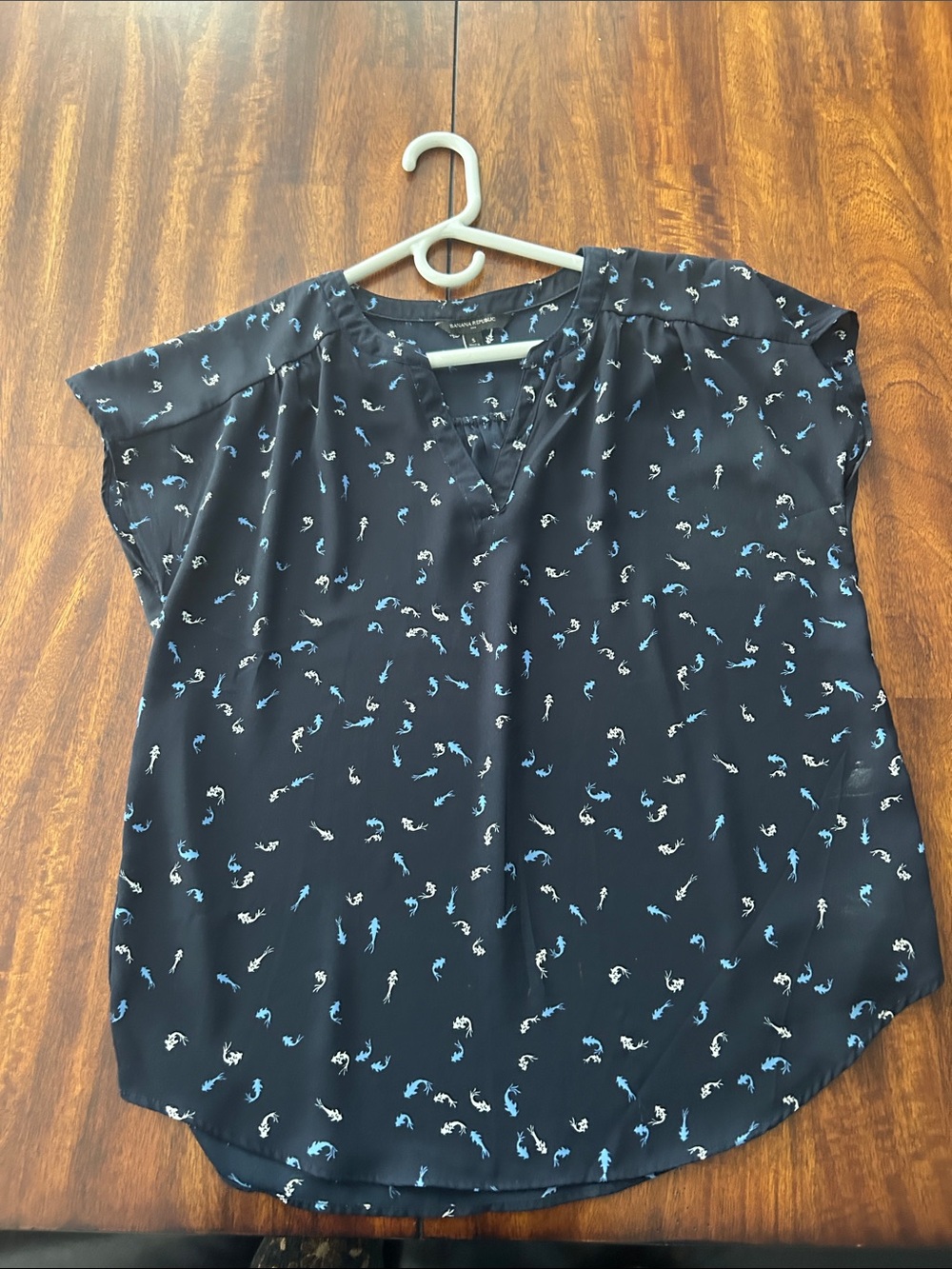 Banana Republic Navy Floral-Print V-Neck Blouse